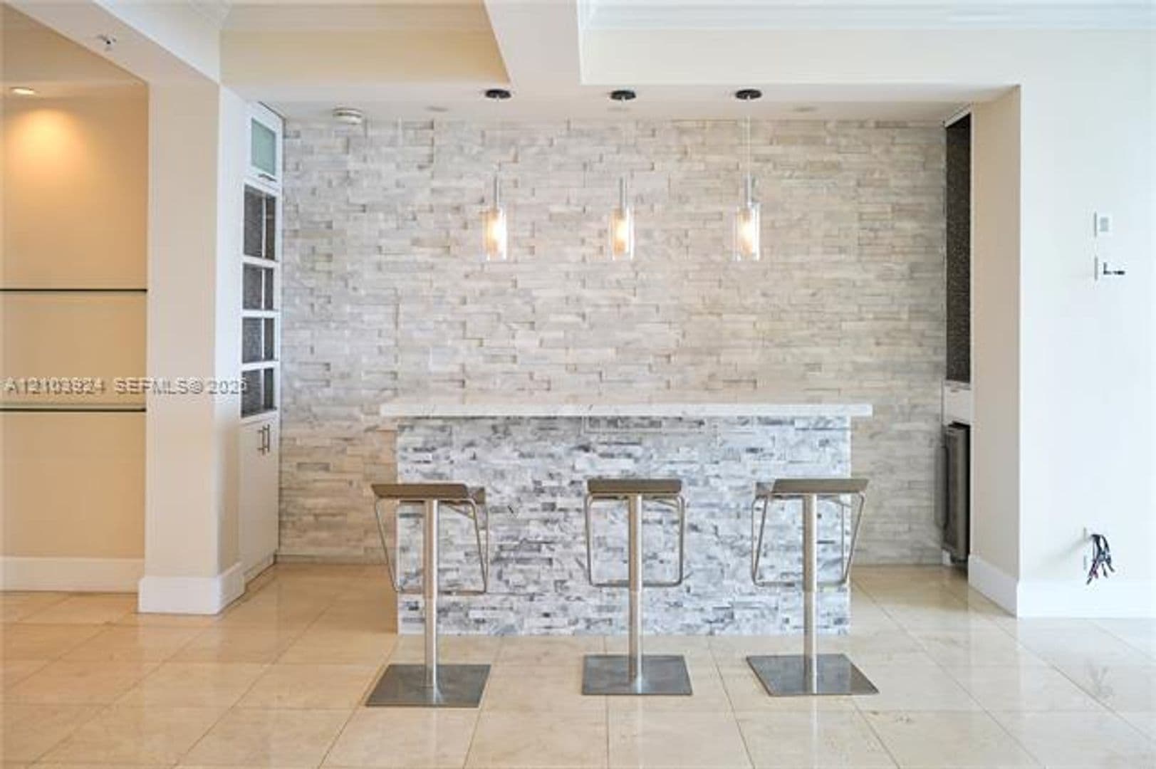 Miami Condo: 848 Brickell Key Dr cu-306