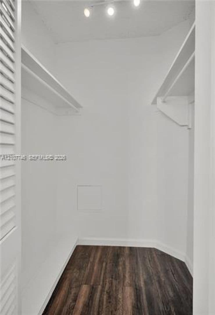 Miami Condo: 905 Brickell Bay Dr cu-1121
