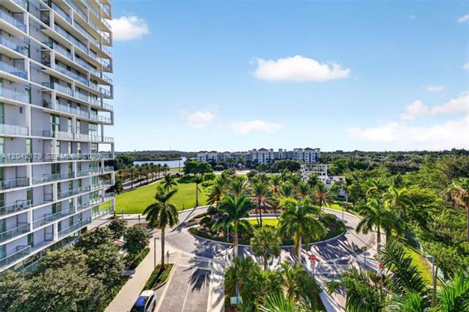 Sunrise Condo: 2000 Metropica Way cu-616