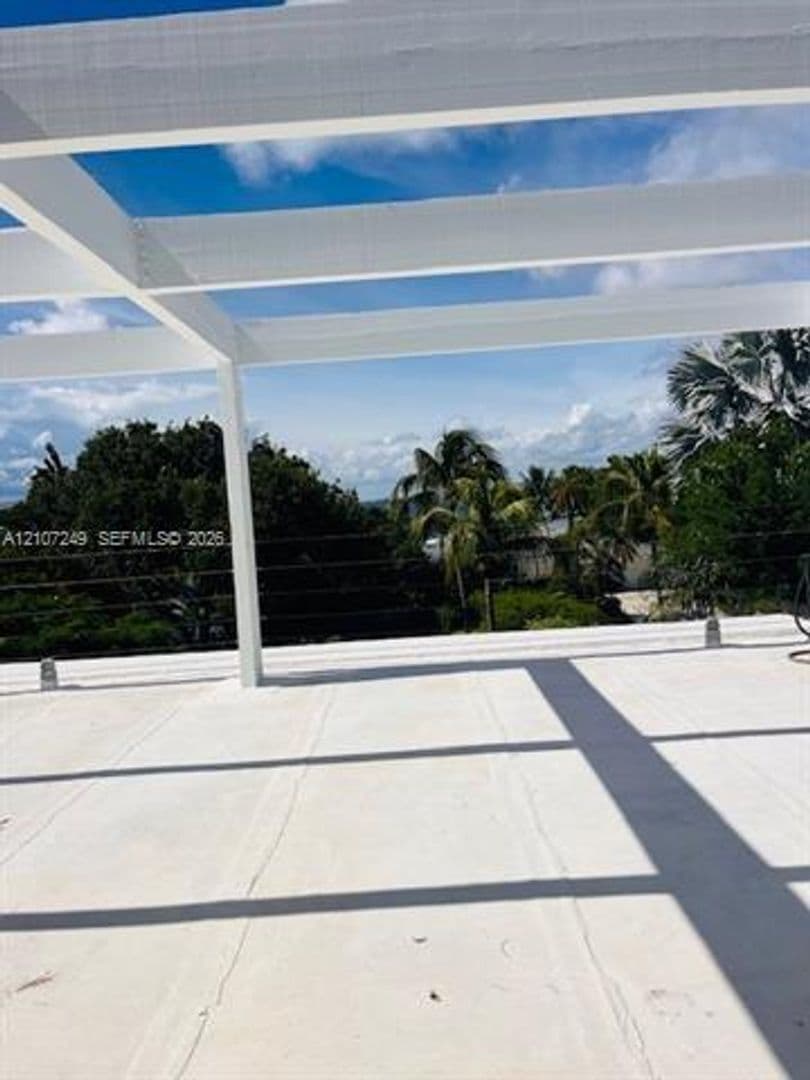 Key Biscayne House: 241 Harbor Dr # 241