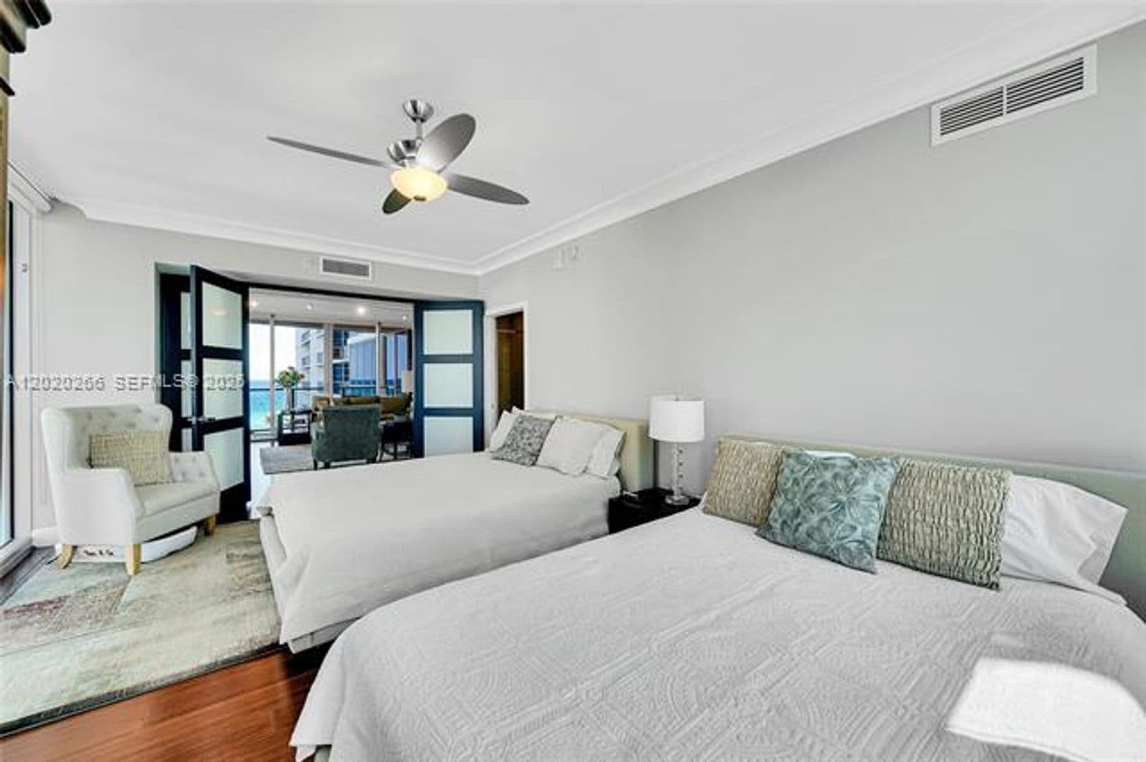 Hollywood Condo: 3101 S Ocean Dr cu-701