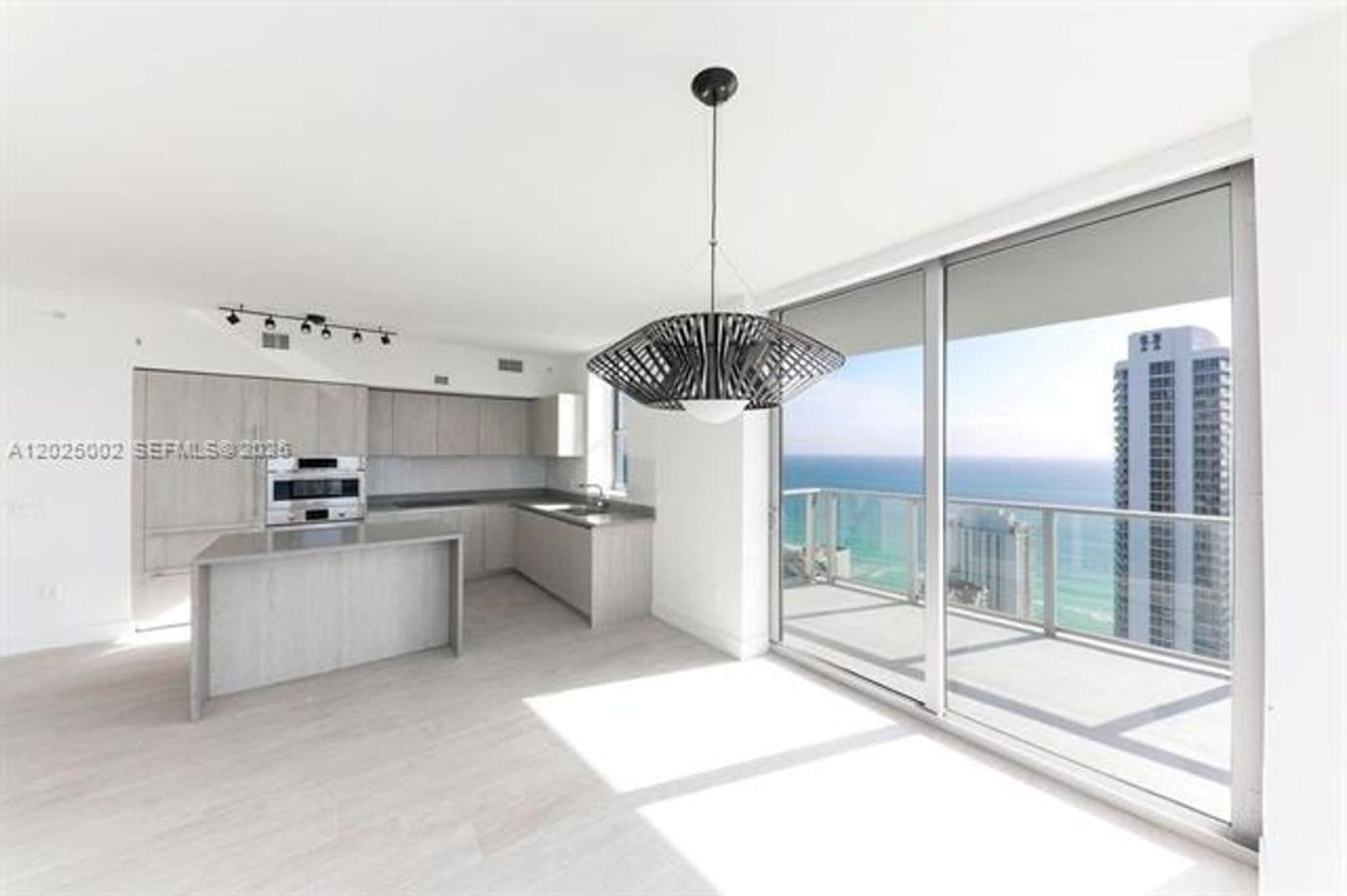 Hollywood Condo: 4010 S Ocean Dr cu-T3509