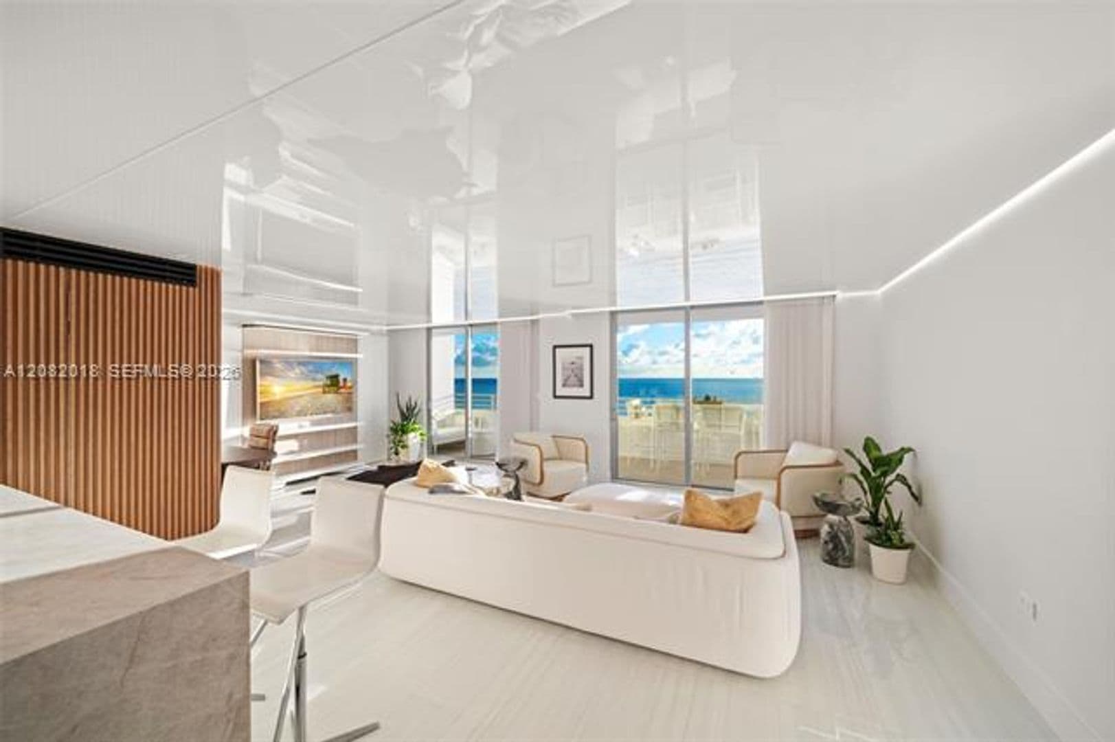 Miami Beach House: 5555 Collins Ave cu-16H