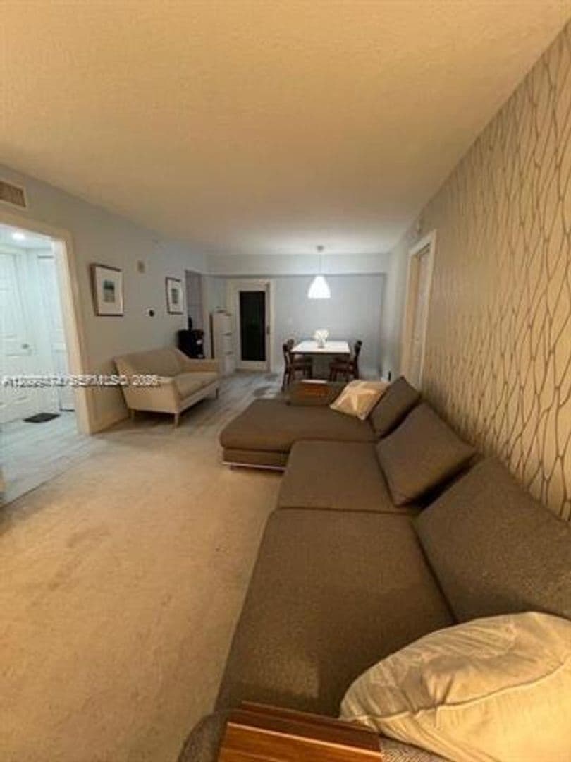 Miami Beach Condo: 7800 Collins Ave cu-204