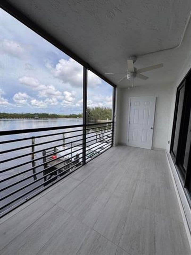Hollywood Condo: 3200 N Ocean Dr cu-206