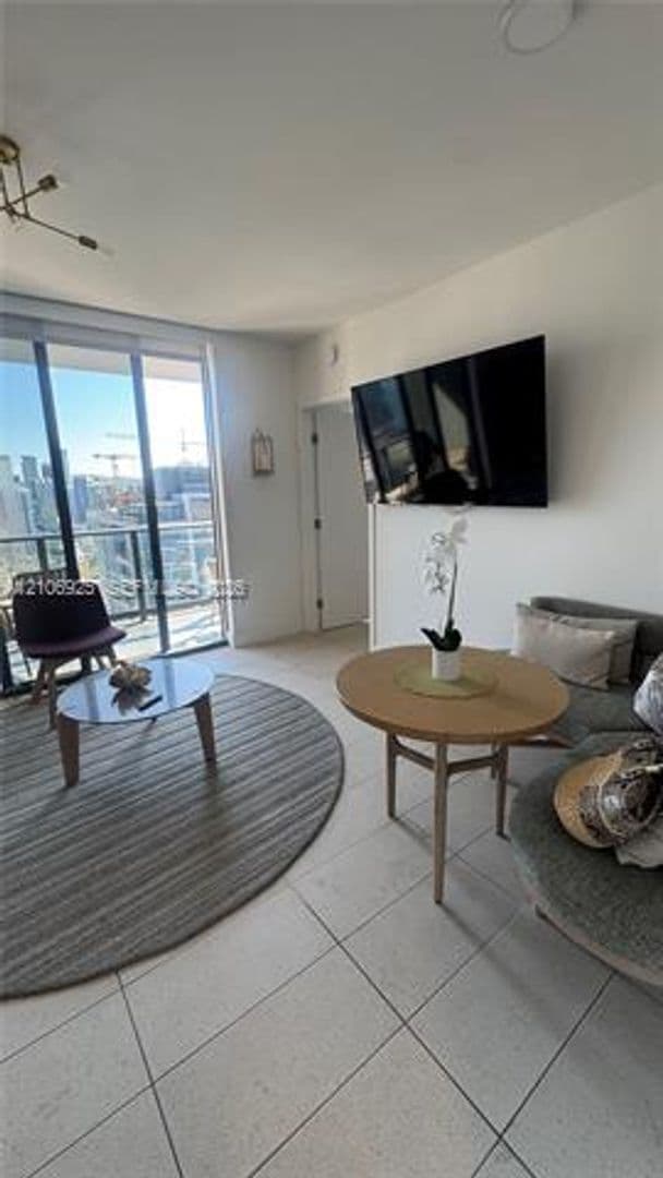 Miami Condo: 159 NE 6 Street cu-3707