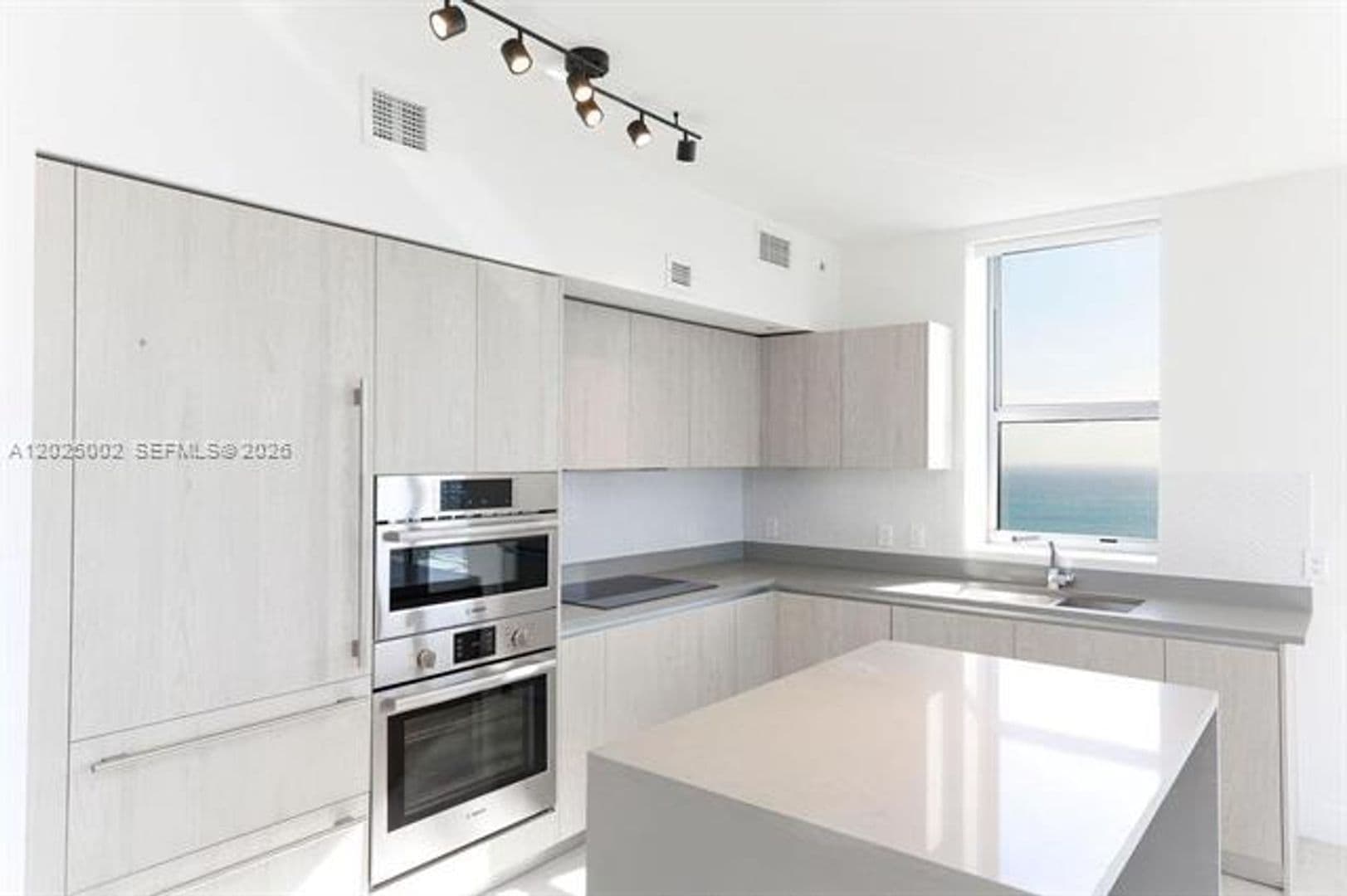 Hollywood Condo: 4010 S Ocean Dr cu-T3509
