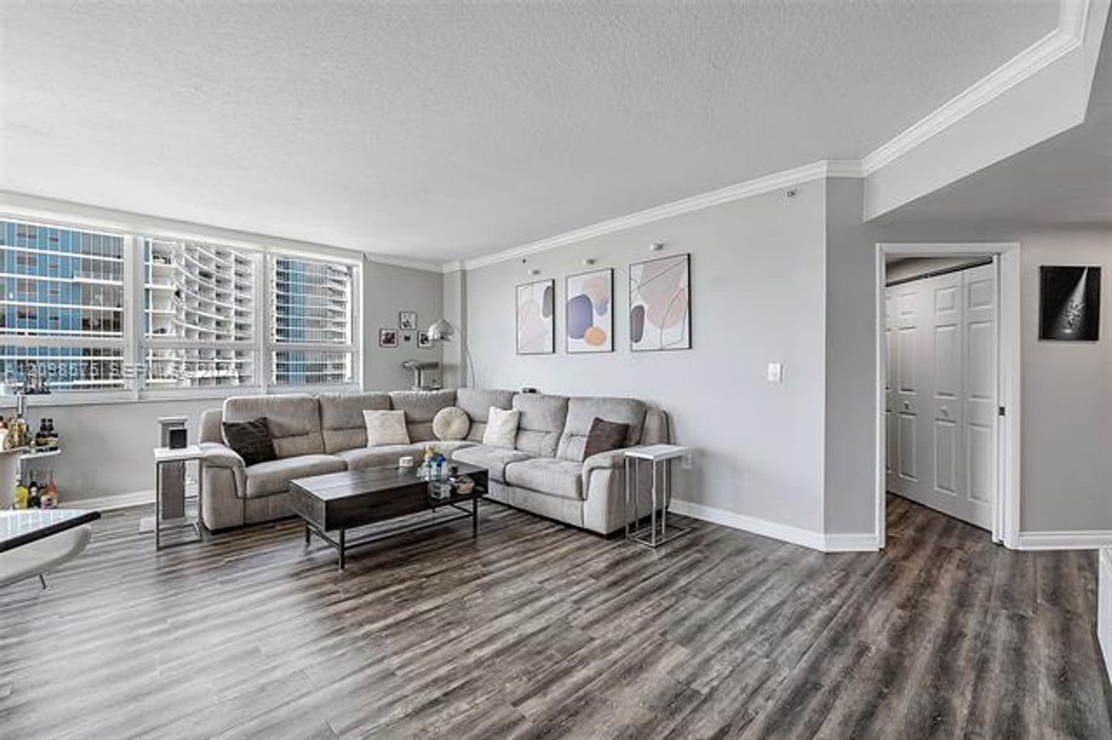 Miami Condo: 2000 N Bayshore Dr cu-1401