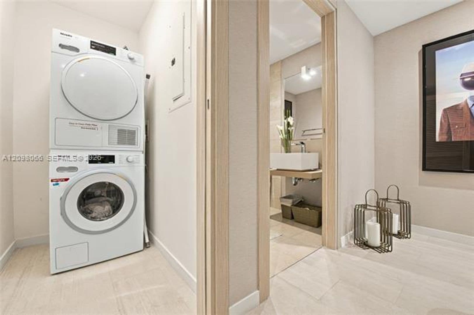 Miami Condo: 1000 Brickell Plz cu-3401