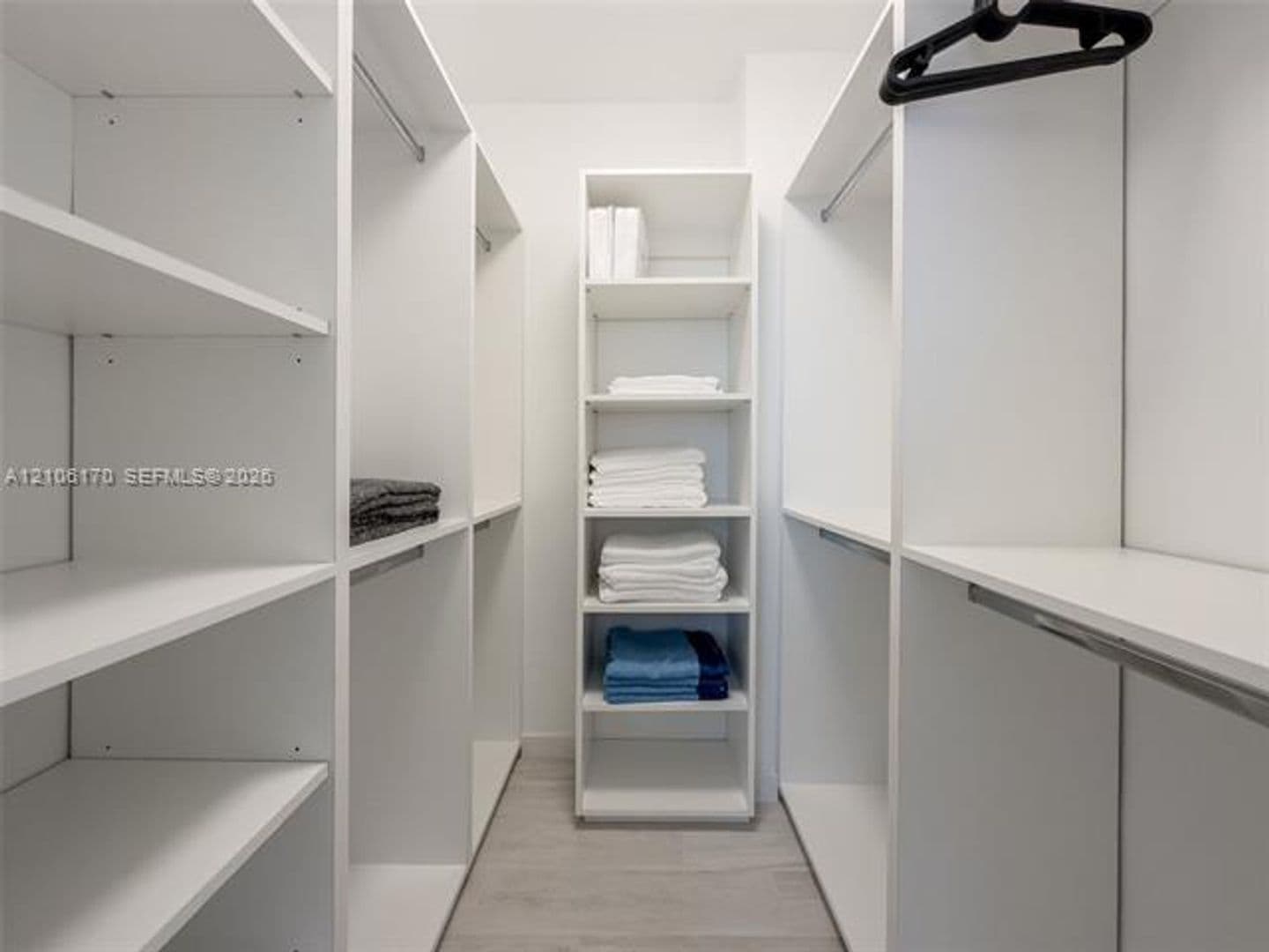 Hollywood Condo: 4001 S Ocean Dr cu-12B