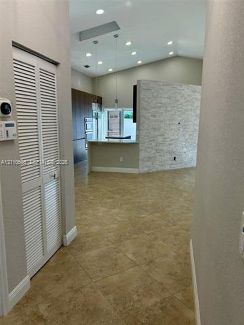 Davie House: 14200 Oak Ridge Dr # 14200