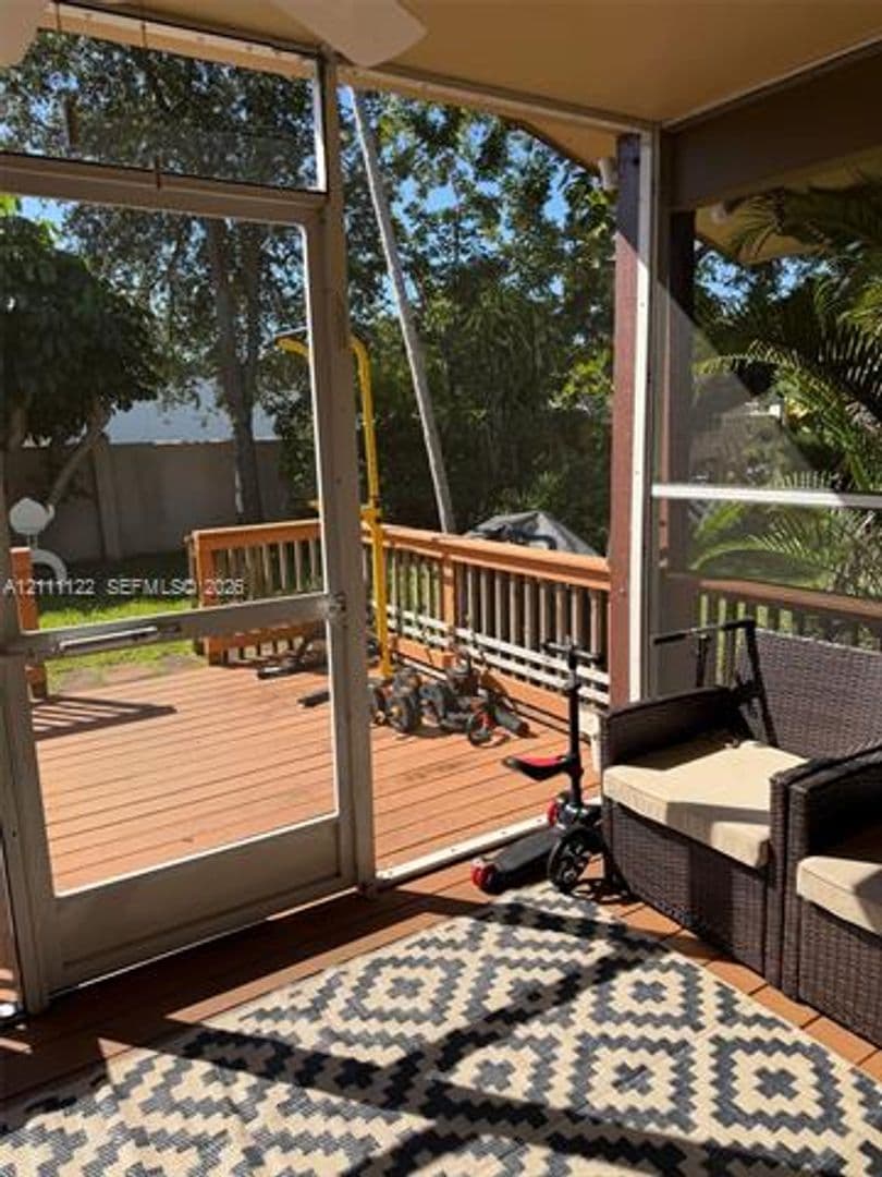 Hollywood Townhome: 5020 Sheridan St th 2