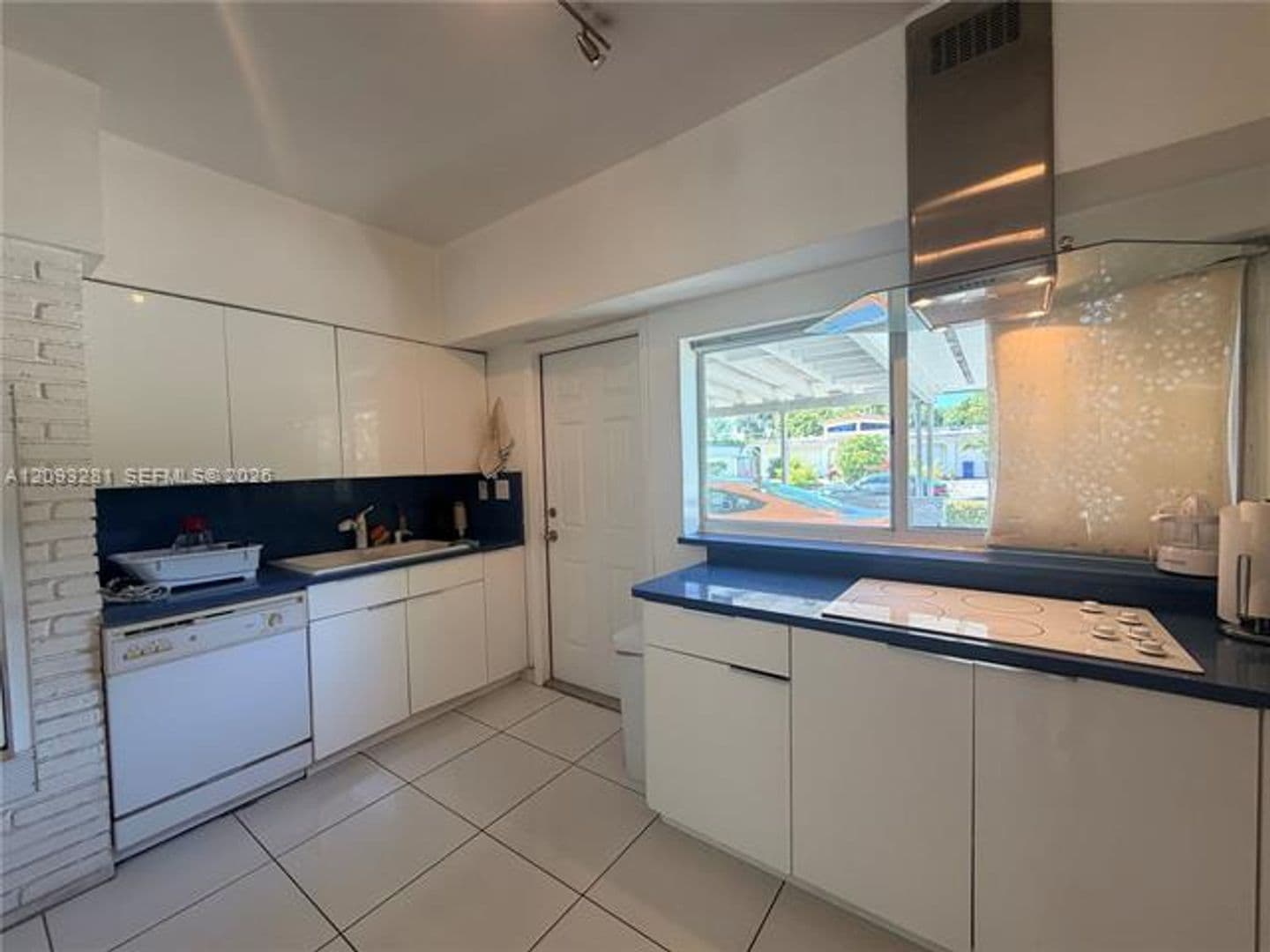 North Miami Beach House: 19091 NE 20th Ct # 19091