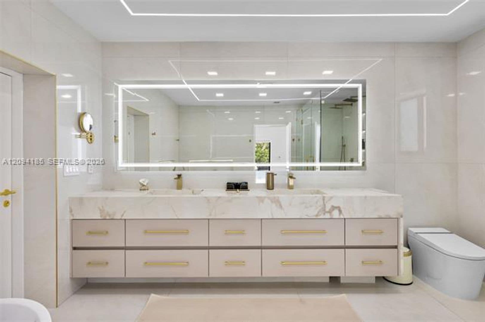 Hollywood House: 1117 Adams St # 1117