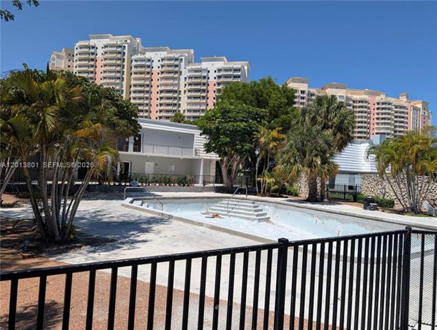 Key Biscayne Condo: 210 Sea View Dr cu-405