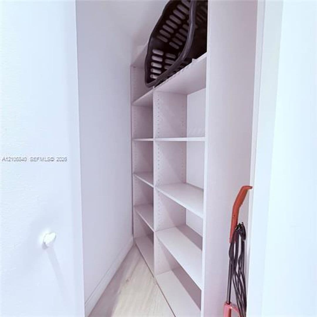 Miami Condo: 55 SW 9th St cu-3903