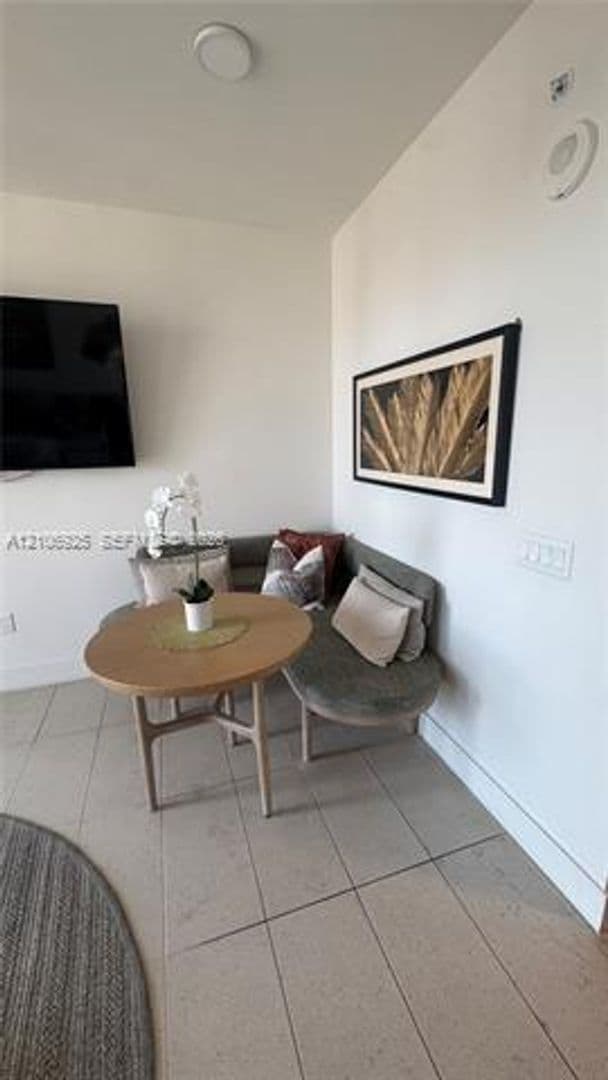 Miami Condo: 159 NE 6 Street cu-3707