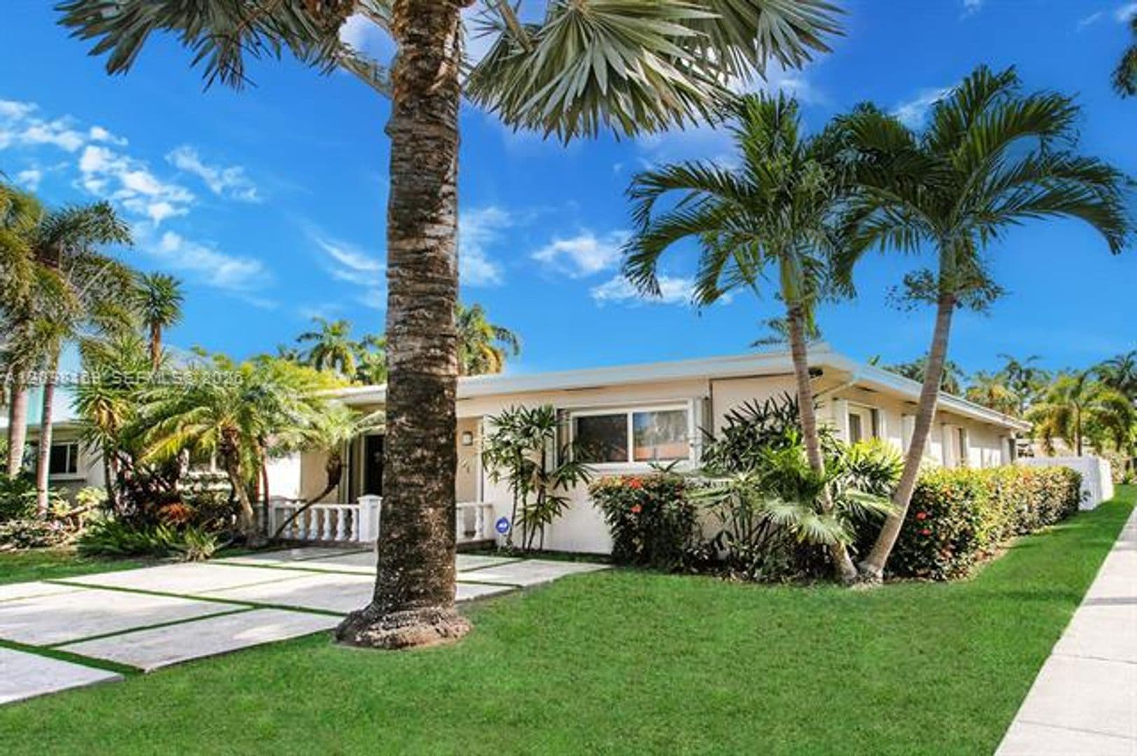 Hollywood House: 1254 Harrison St # 1254