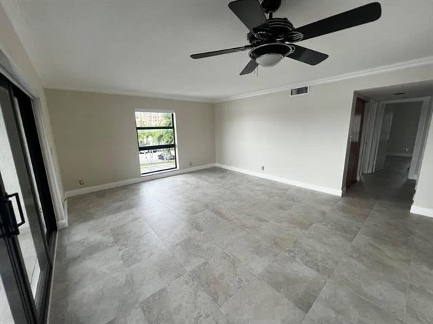 Hollywood Condo: 3200 N Ocean Dr cu-206