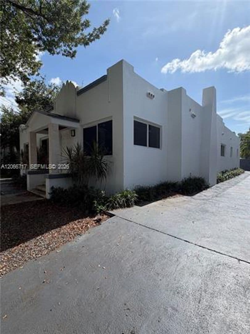 Miami House: 328 SW 15th Ave # 328
