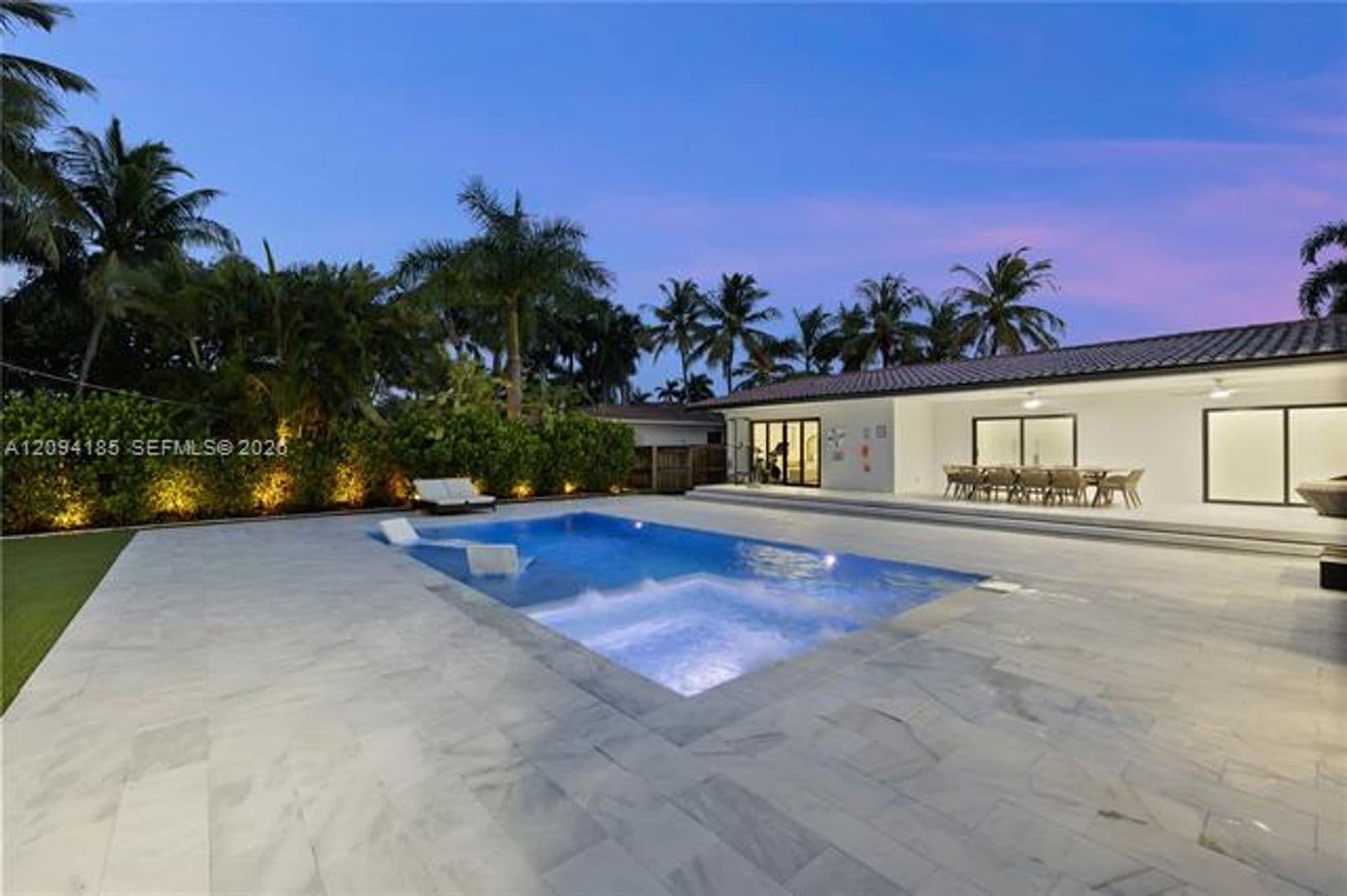 Hollywood House: 1117 Adams St # 1117