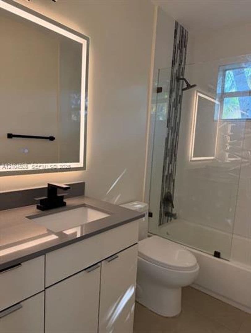 Hollywood House: 1811 N 40th Ave # 0