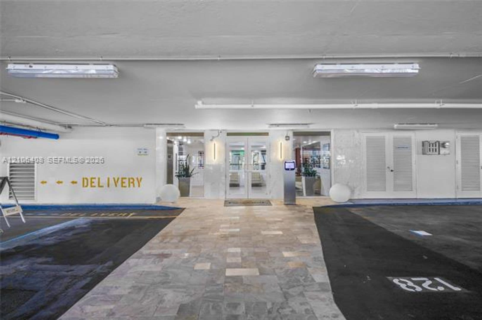 Miami Beach Condo: 401 Ocean Dr cu-801