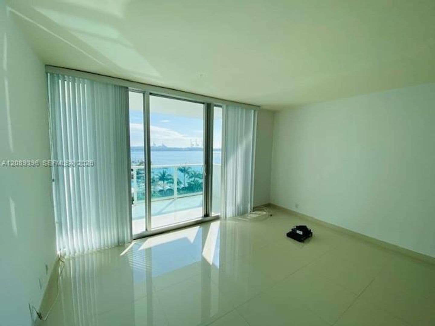 Miami Beach House: 1200 West Ave cu-830