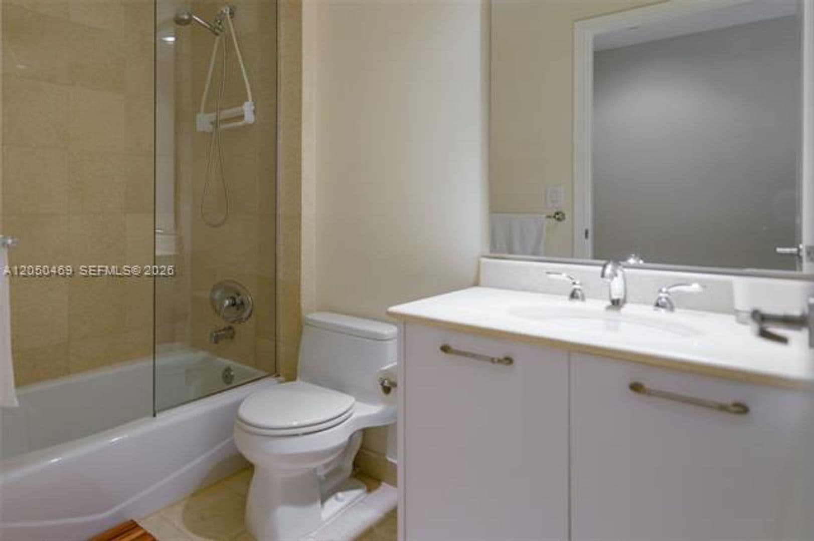 Hollywood Condo: 3101 S Ocean Dr cu-404