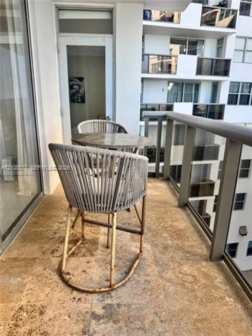 Miami Beach Condo: 6039 Collins Ave cu-715