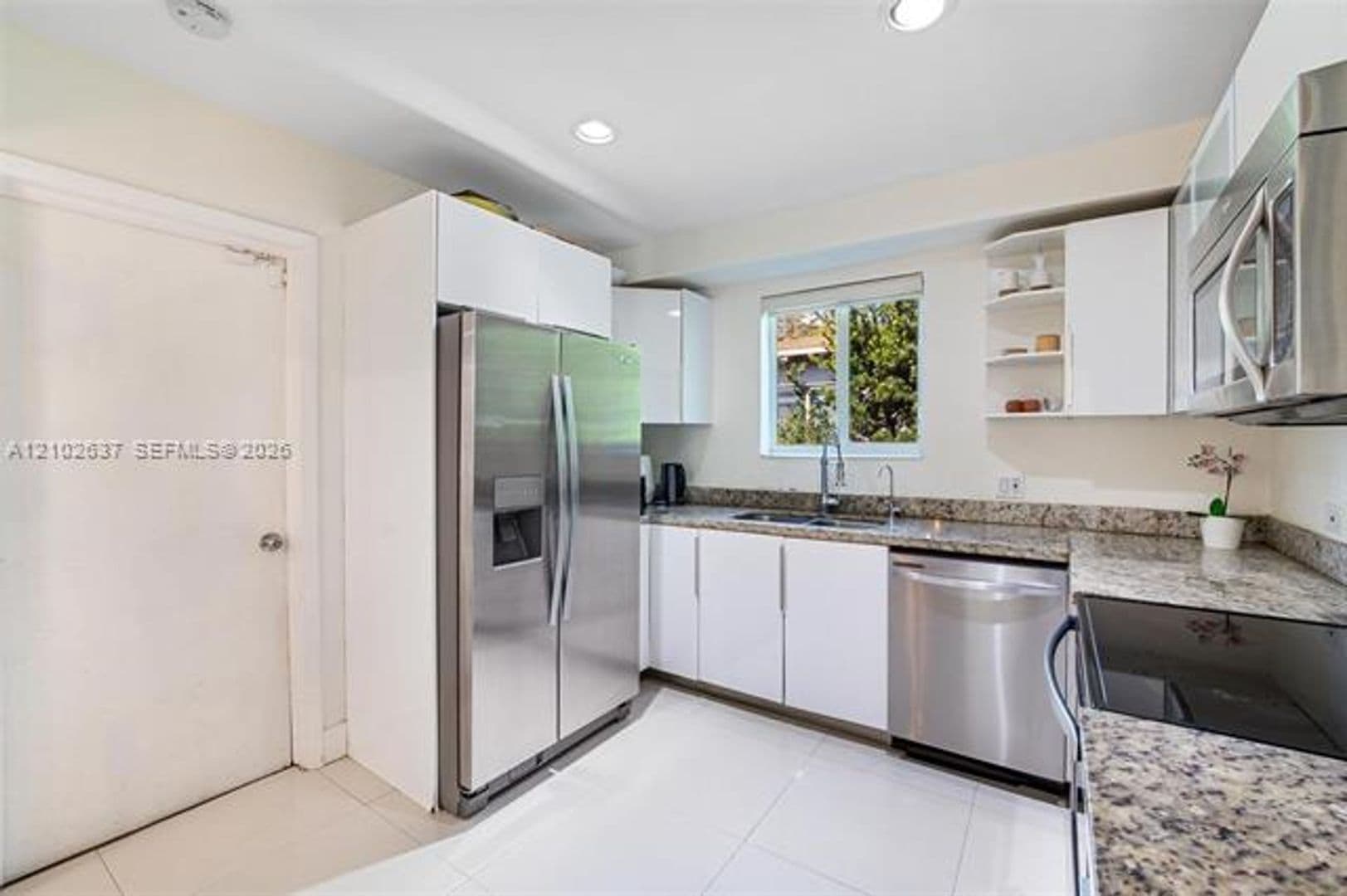 Miami House: 945 NE 82nd St # 945