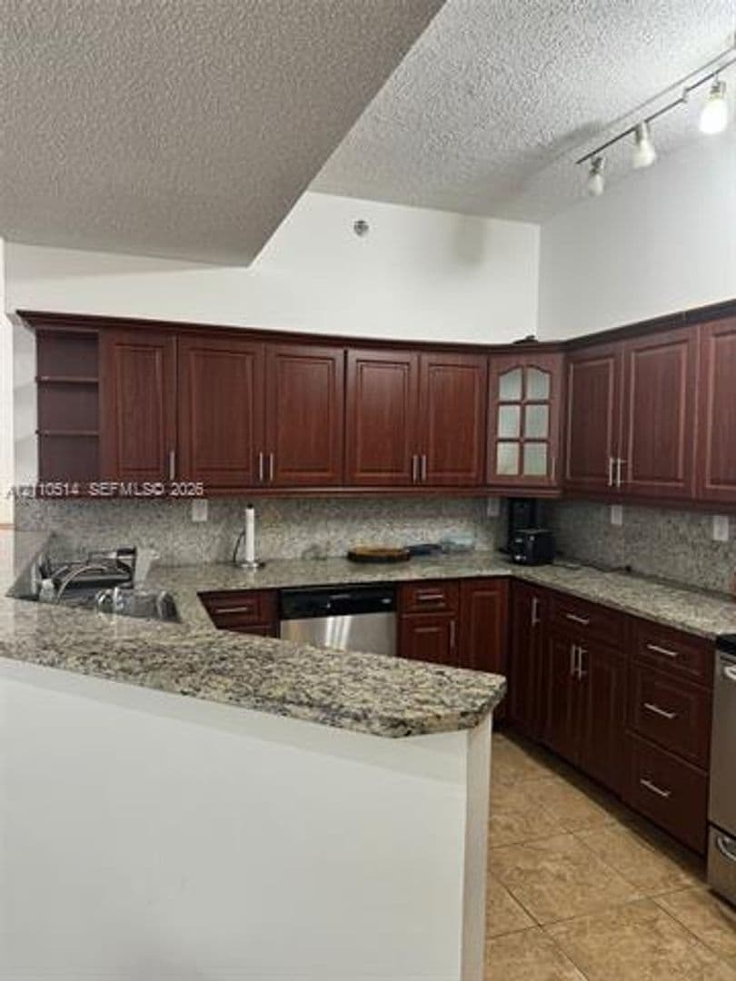 Surfside Condo: 8816 Collins Ave cu-304