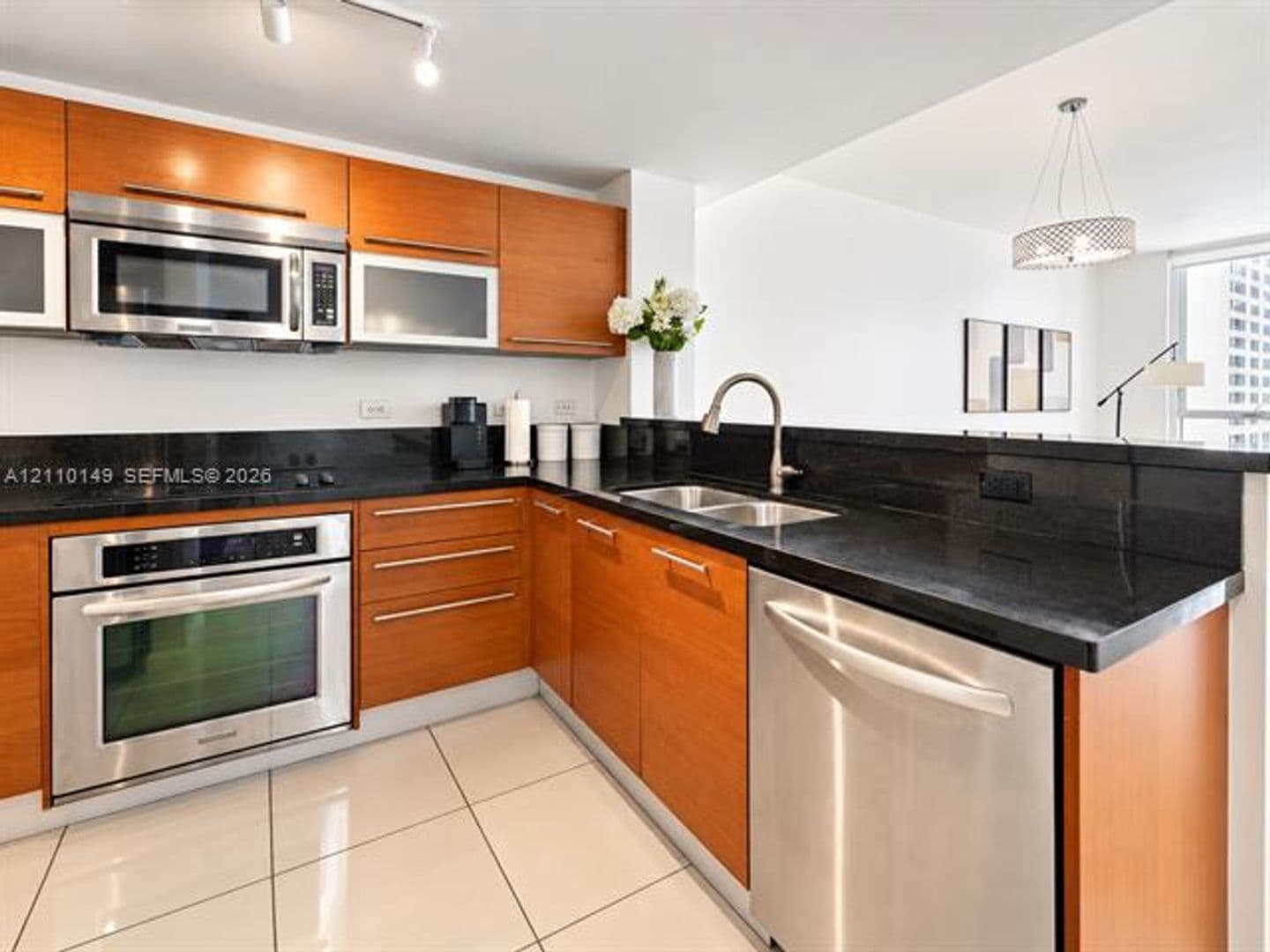 Miami Condo: 244 Biscayne Blvd cu-2405
