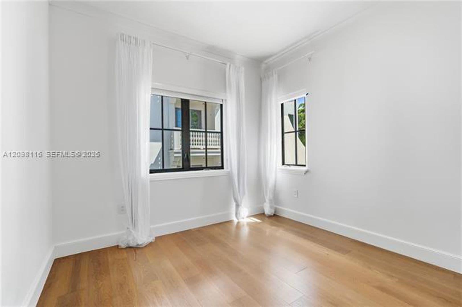 Coral Gables Condo: 555 Santander Ave cu-V4