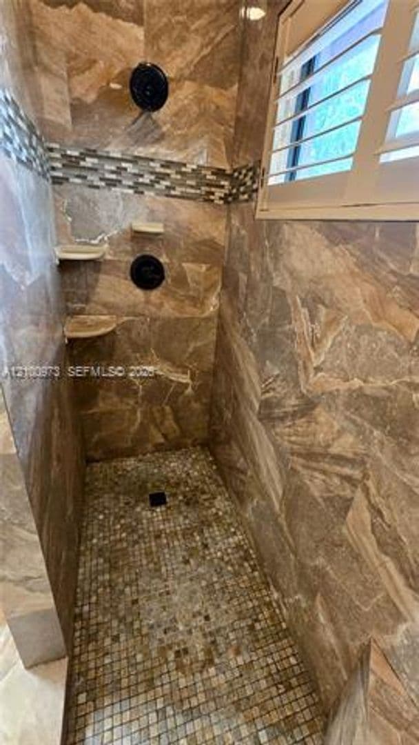 Hollywood House: 741 Tyler St # 741