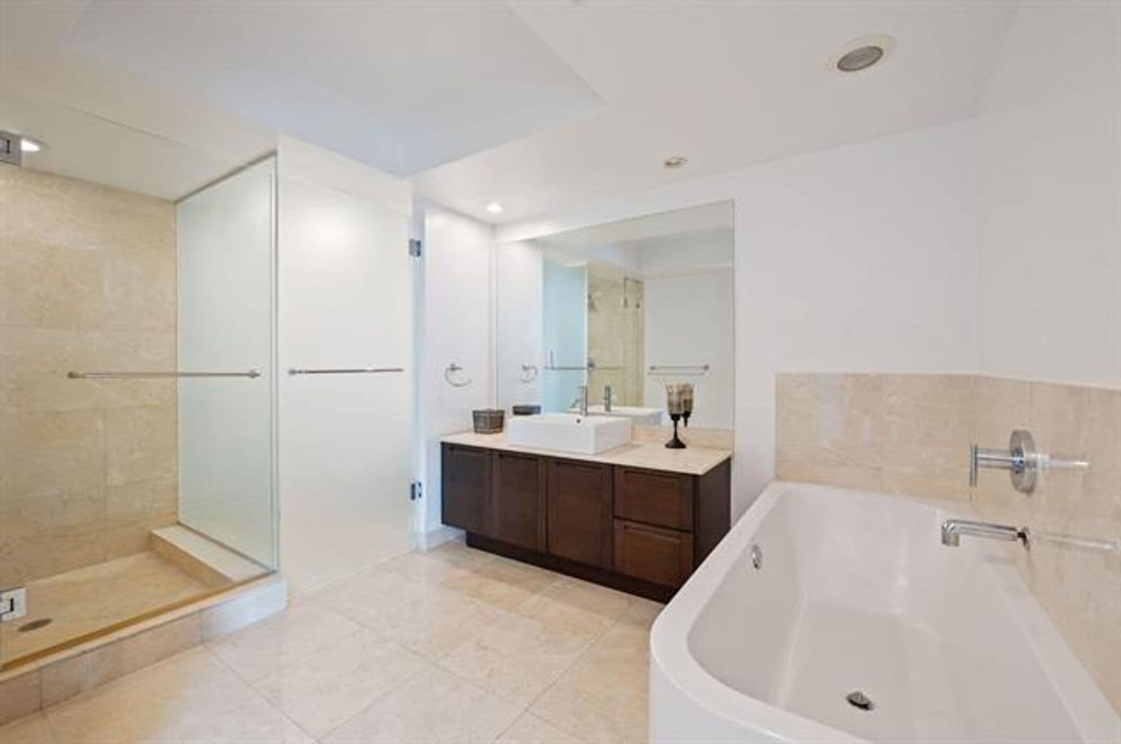 Sunny Isles Beach Condo: 200 Sunny Isles Blvd cu-2-806