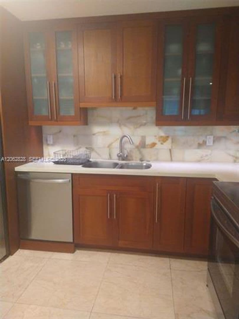 Surfside Condo: 9341 Collins Ave cu-603