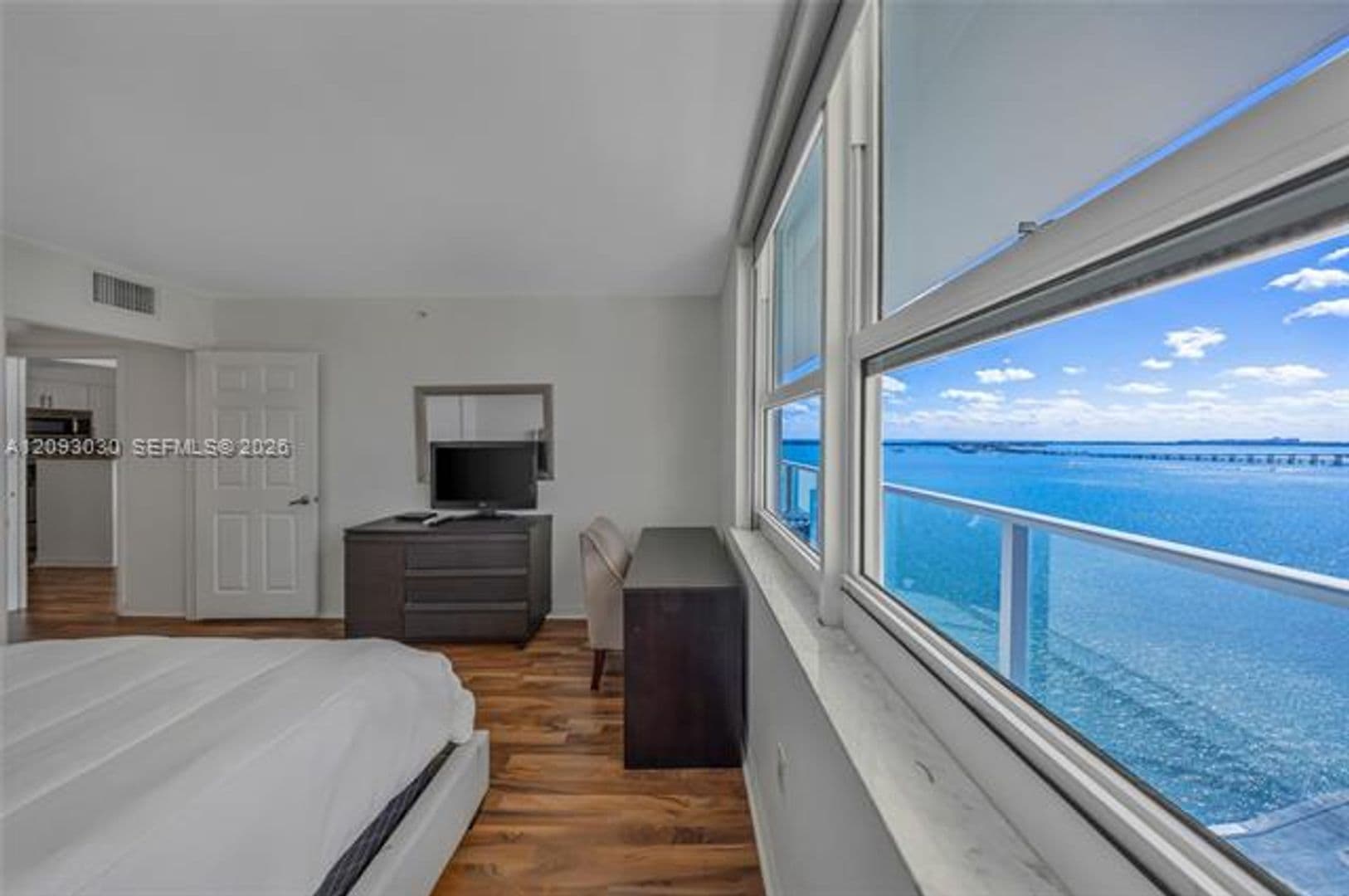 Miami Condo: 1155 Brickell Bay Dr cu-2207