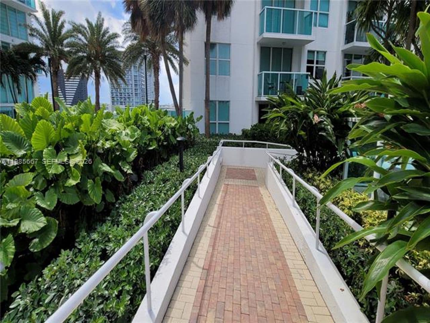 Miami Condo: 31 SE 5th St cu-1110