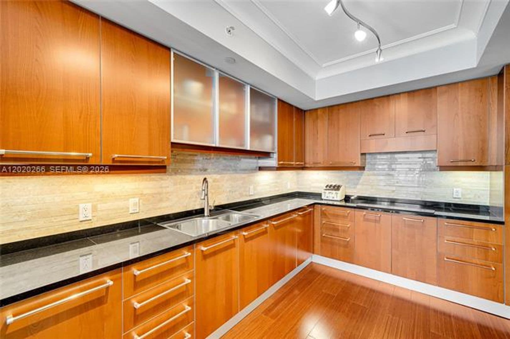 Hollywood Condo: 3101 S Ocean Dr cu-701