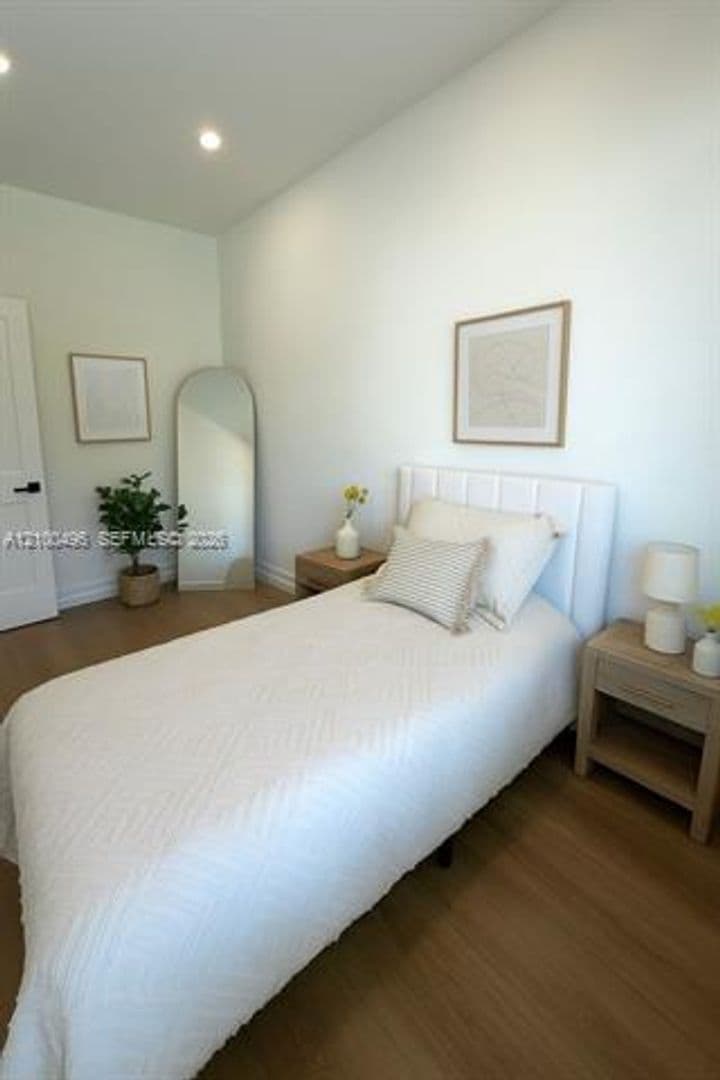 Miami Beach Condo: 1535 West Ave cu-7