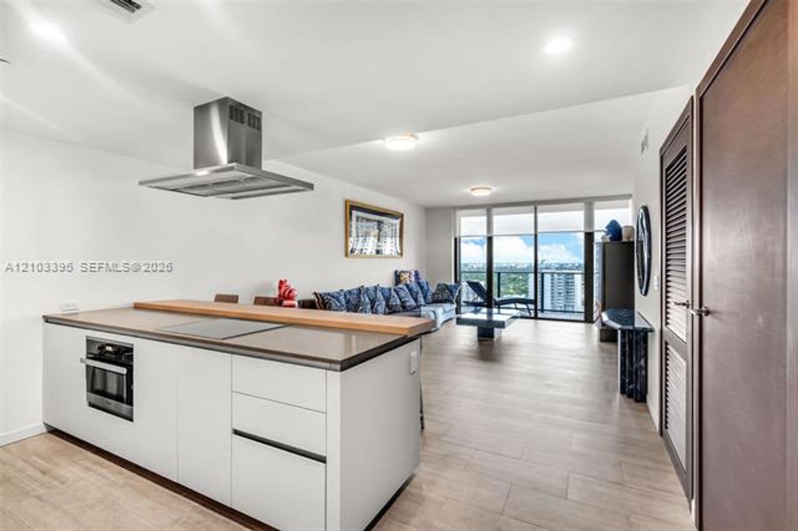 Miami Condo: 1000 Brickell Plz cu-3110