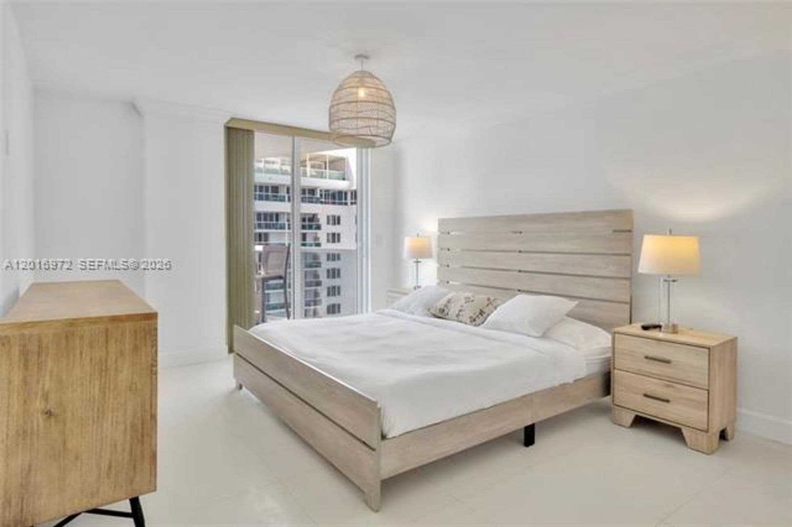 Miami Beach Condo: 2401 Collins Ave cu-1805