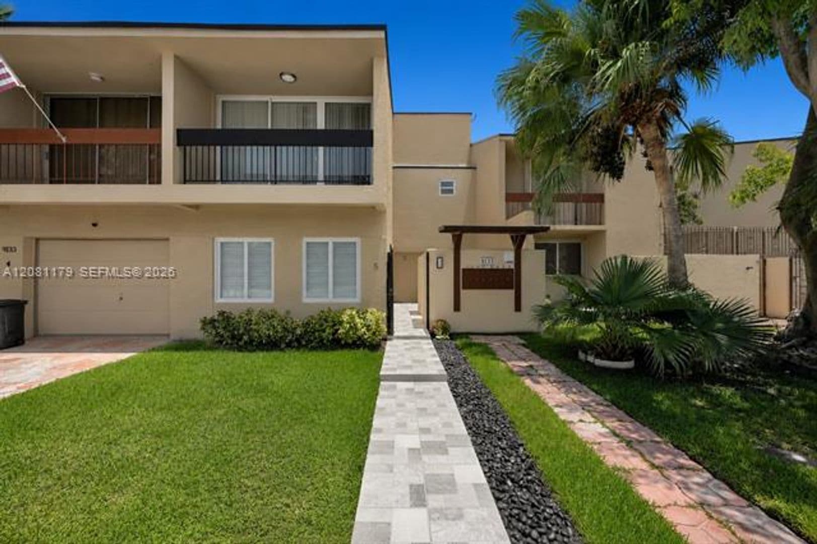 Miami Townhome: 9133 Fontainebleau Blvd th 5