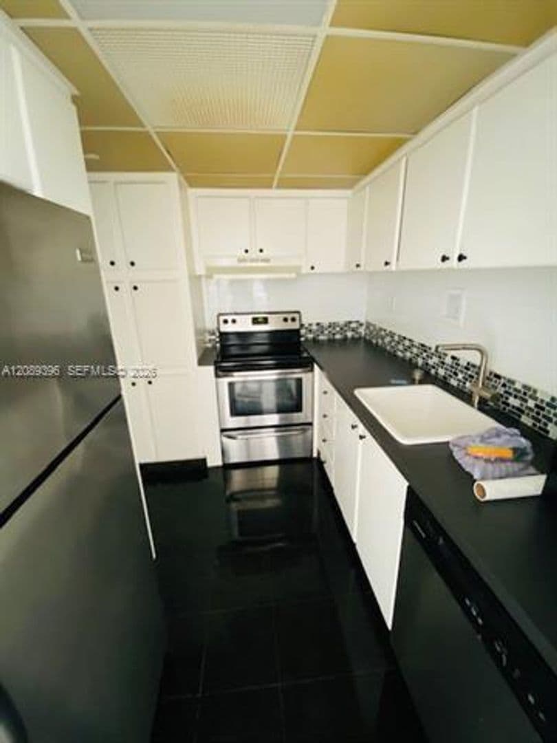 Miami Beach House: 1200 West Ave cu-830