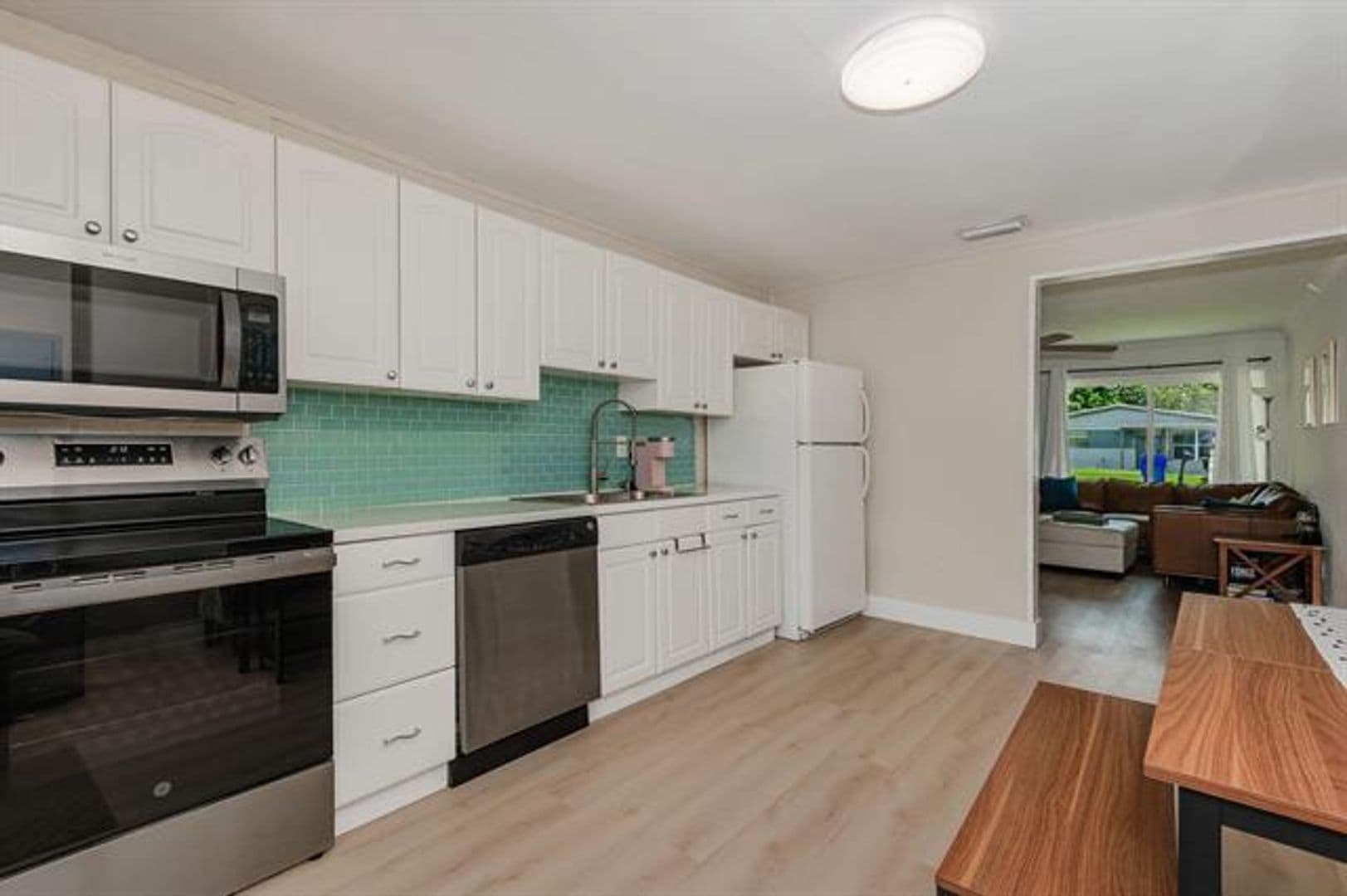 Hollywood House: 5631 Freedom St # 5631