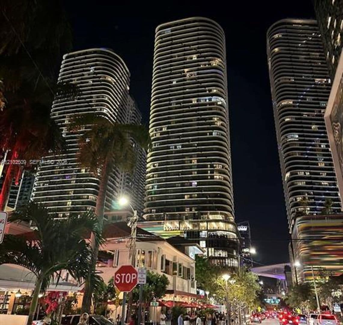 Miami Condo: 45 SW 9th St cu-3010