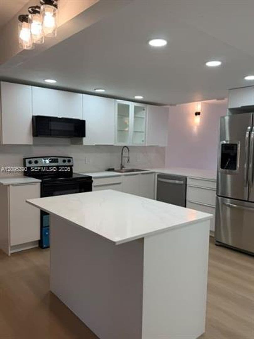 Plantation Townhome: 639 N University Dr th 17