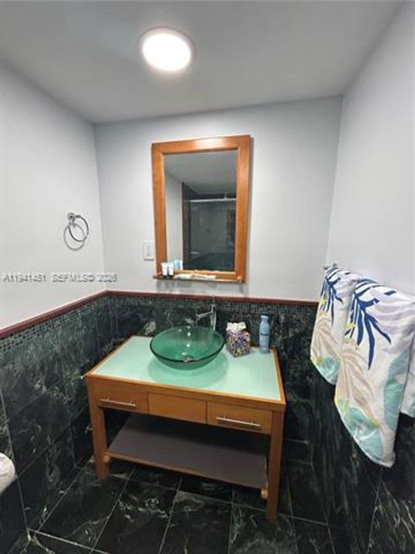 Hollywood Condo: 4001 S Ocean Dr cu-PH11