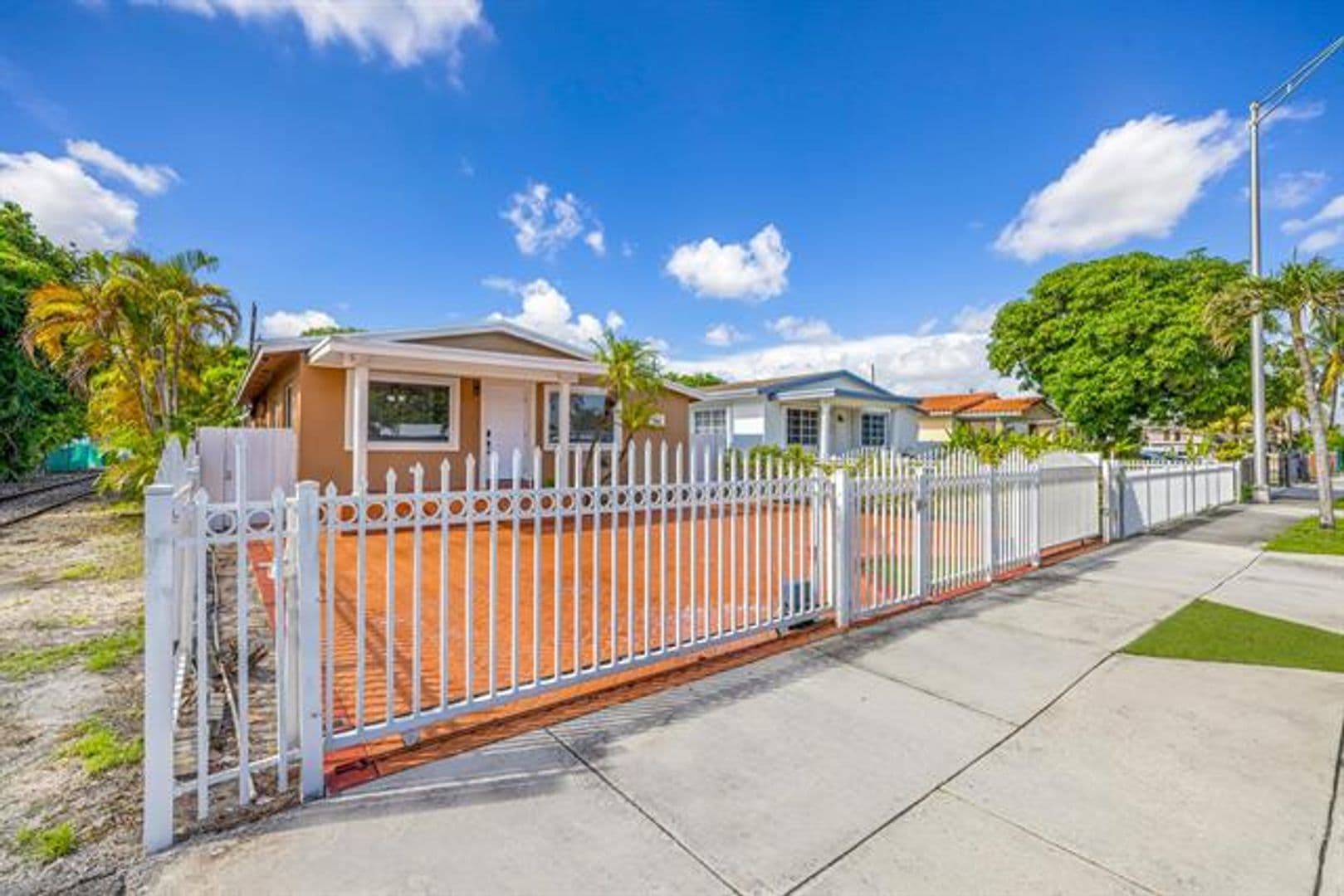 Hialeah House: 242 W 19th St # 242
